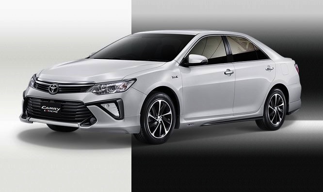 2015-Toyota-Camry-Extremo-white